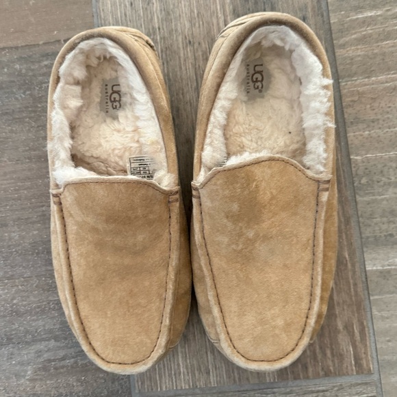 UGG Australia Ascot Chestnut Suede Slippers Loafers Men’s size 9 main image 4